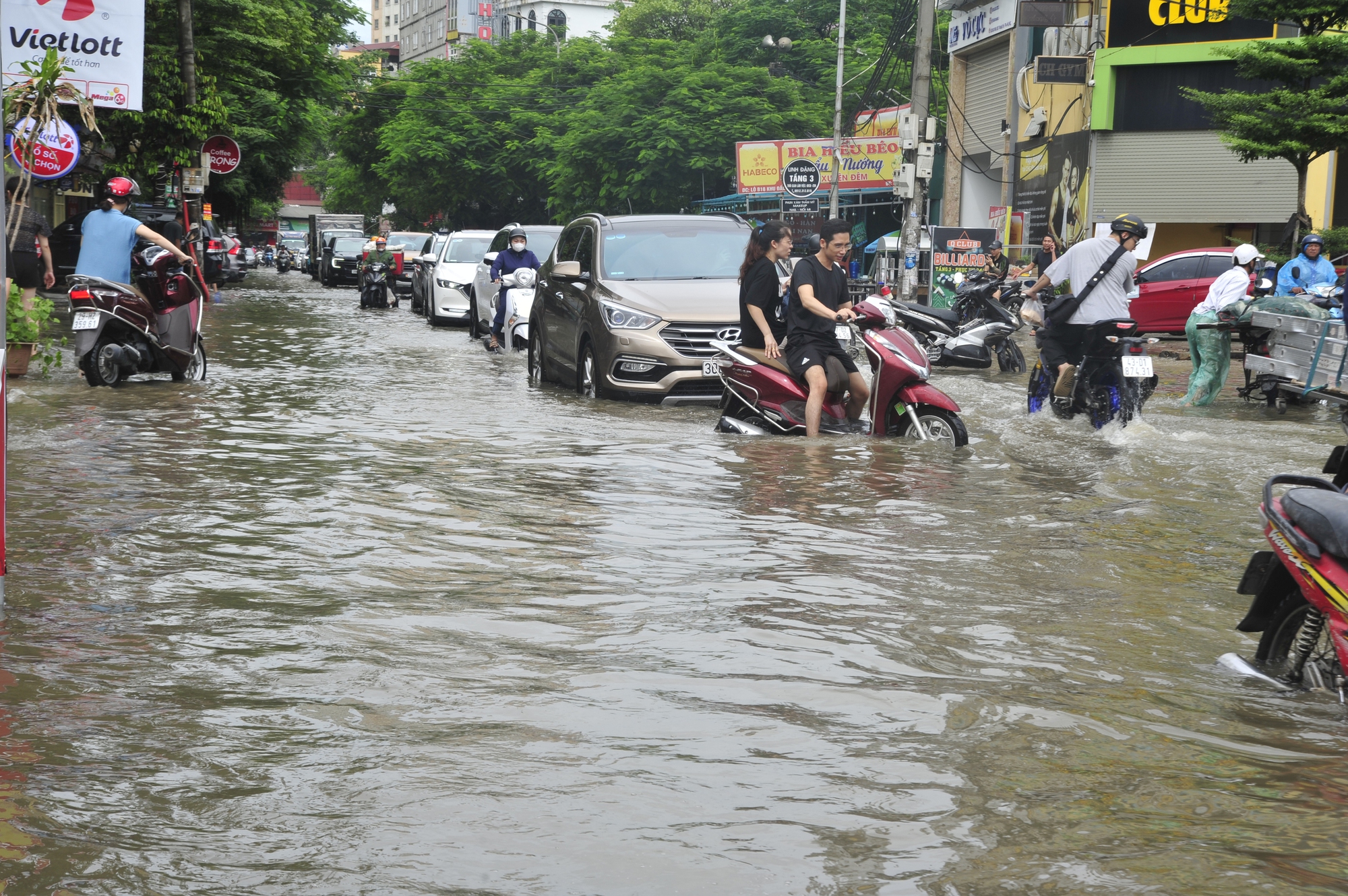 Các con đường ở khu vực đều bị ảnh hưởng Các con đường ở khu vực đều bị ảnh hưởng