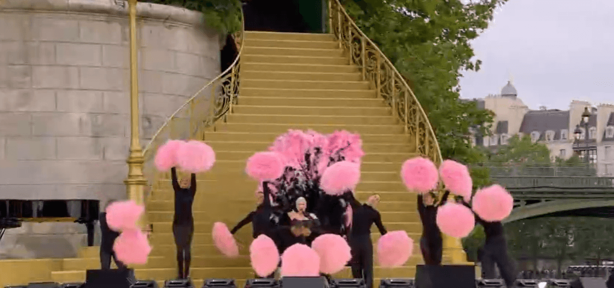 Lady Gaga diễn mở màn Olympic Paris 2024 gây thất vọng: Chẳng ai hiểu gì, ca sĩ phải lên mạng giải thích- Ảnh 4. Lady Gaga diễn mở màn Olympic Paris 2024 gây thất vọng: Chẳng ai hiểu gì, ca sĩ phải lên mạng giải thích- Ảnh 4.