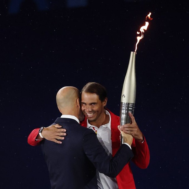 Lễ khai mạc Olympic 2024: Khoảnh khắc tình yêu tràn ngập bầu trời Paris, màn trình diễn nghệ thuật dưới mưa ấn tượng và những điều đầu tiên của lịch sử!- Ảnh 12. Lễ khai mạc Olympic 2024: Khoảnh khắc tình yêu tràn ngập bầu trời Paris, màn trình diễn nghệ thuật dưới mưa ấn tượng và những điều đầu tiên của lịch sử!- Ảnh 12.