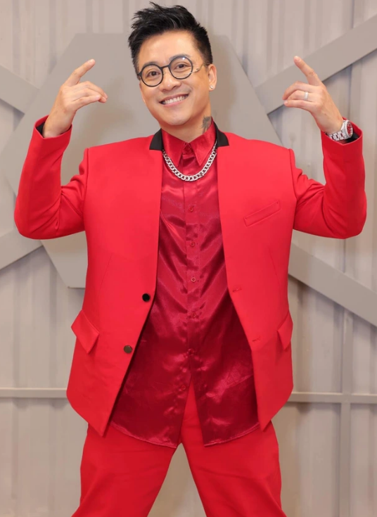 Biểu hiện lạ của Tuấn Hưng- Ảnh 10. Biểu hiện lạ của Tuấn Hưng- Ảnh 10.