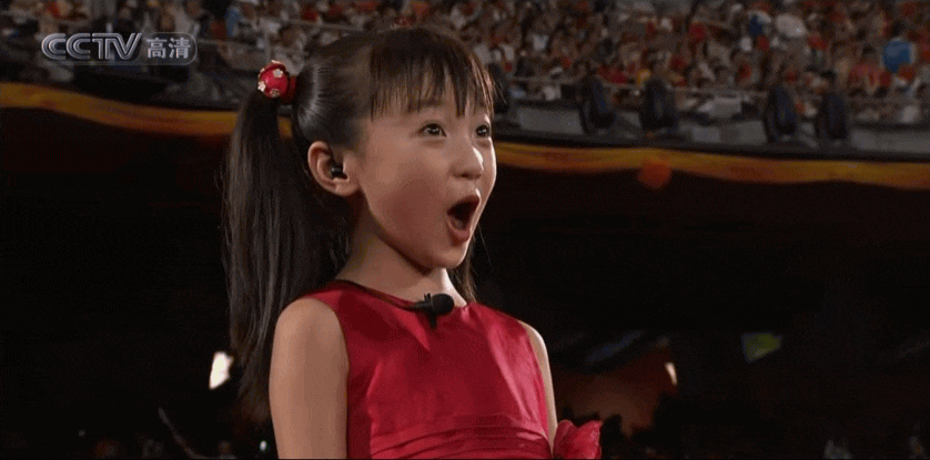 Ngã rẽ cuộc đời của 2 thiên thần nhí trong vụ đánh tráo rúng động Olympic Bắc Kinh: Người im hơi lặng tiếng, kẻ trở thành “công cụ kiếm tiền" - Ảnh 2. Ngã rẽ cuộc đời của 2 thiên thần nhí trong vụ đánh tráo rúng động Olympic Bắc Kinh: Người im hơi lặng tiếng, kẻ trở thành “công cụ kiếm tiền" - Ảnh 2.