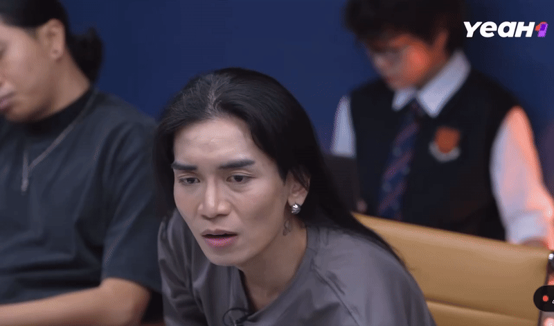 BB Trần căng thẳng vì bất đồng quan điểm với 1 BB Trần căng thẳng vì bất đồng quan điểm với 1