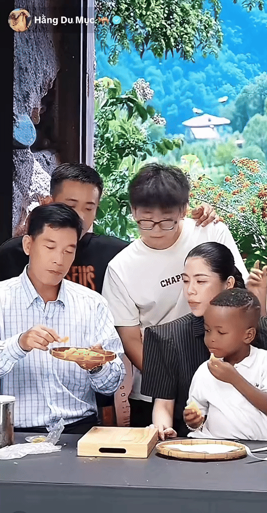 Phỏng vấn bố Hằng Du Mục: “Khi Hằng thông báo lấy chồng tôi không có ý kiến, giờ nhìn con như vậy…”- Ảnh 3. Phỏng vấn bố Hằng Du Mục: “Khi Hằng thông báo lấy chồng tôi không có ý kiến, giờ nhìn con như vậy…”- Ảnh 3.