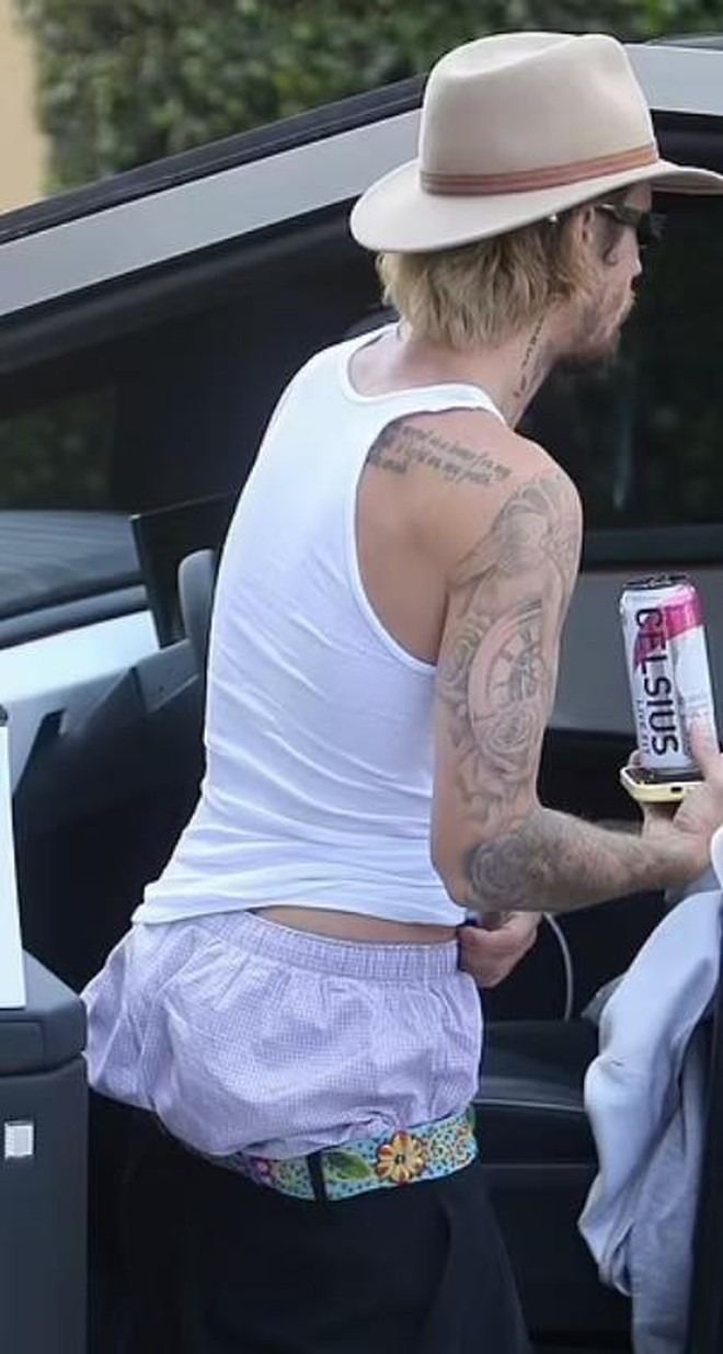 Justin Bieber lớn tiếng quát nạt "trẻ trâu", quyết bảo vệ vợ bầu Hailey Baldwin- Ảnh 4. Justin Bieber lớn tiếng quát nạt "trẻ trâu", quyết bảo vệ vợ bầu Hailey Baldwin- Ảnh 4.