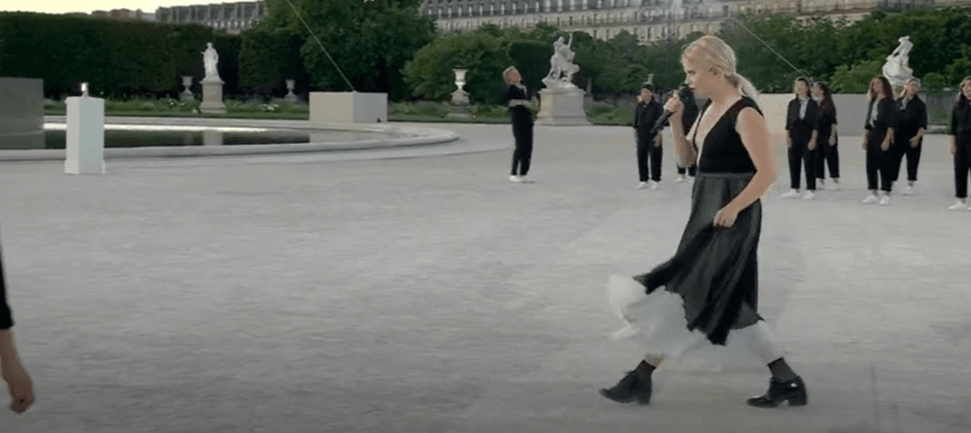 Nữ ca sĩ Gen Z hát mở màn bế mạc Olympic Paris 2024: Giải thưởng dài như sớ, là niềm hi vọng của âm nhạc Pháp!- Ảnh 1. Nữ ca sĩ Gen Z hát mở màn bế mạc Olympic Paris 2024: Giải thưởng dài như sớ, là niềm hi vọng của âm nhạc Pháp!- Ảnh 1.