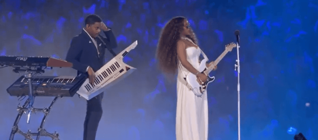 Tom Cruise đu dây quá ngầu, cùng nghệ sĩ Gen Z thắng Oscar tạo nên màn trình diễn kinh điển tại lễ bế mạc Olympic Paris 2024!- Ảnh 5. Tom Cruise đu dây quá ngầu, cùng nghệ sĩ Gen Z thắng Oscar tạo nên màn trình diễn kinh điển tại lễ bế mạc Olympic Paris 2024!- Ảnh 5.