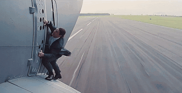 Bức ảnh selfie 7 triệu view của Tom Cruise trước khi nhảy từ độ cao 50m ở Lễ bế mạc Olympic- Ảnh 7. Bức ảnh selfie 7 triệu view của Tom Cruise trước khi nhảy từ độ cao 50m ở Lễ bế mạc Olympic- Ảnh 7.