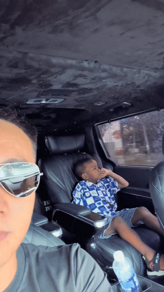 Quang Linh Vlogs đưa Lôi Con rời Việt Nam sau hơn 3 tháng đầy niềm vui, kiếm nhiều tiền nhưng vẫn có điều gây tiếc nuối!- Ảnh 2. Quang Linh Vlogs đưa Lôi Con rời Việt Nam sau hơn 3 tháng đầy niềm vui, kiếm nhiều tiền nhưng vẫn có điều gây tiếc nuối!- Ảnh 2.