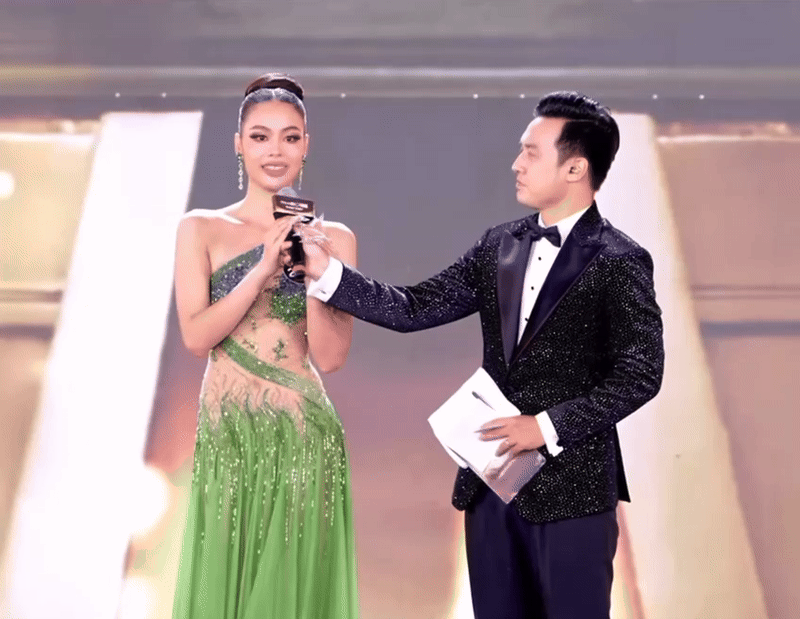 Toàn cảnh Chung kết Miss Grand Vietnam 2024: Âm nhạc và camera kém chuyên nghiệp, loạt chi tiết khó hiểu từ ứng xử đến kết quả!- Ảnh 16. Toàn cảnh Chung kết Miss Grand Vietnam 2024: Âm nhạc và camera kém chuyên nghiệp, loạt chi tiết khó hiểu từ ứng xử đến kết quả!- Ảnh 16.