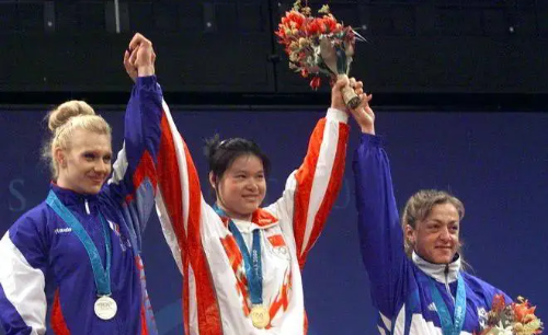 Nhà vô địch Olympic bán 9 huy chương vàng với giá 12 tỷ đồng, sau khi bị tra hỏi, cô chỉ trả lời 13 từ và tất cả đều im lặng- Ảnh 3. Nhà vô địch Olympic bán 9 huy chương vàng với giá 12 tỷ đồng, sau khi bị tra hỏi, cô chỉ trả lời 13 từ và tất cả đều im lặng- Ảnh 3.