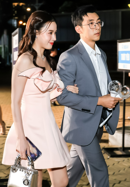 Netizen đổ xô tìm kiếm 