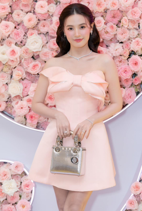 Netizen đổ xô tìm kiếm