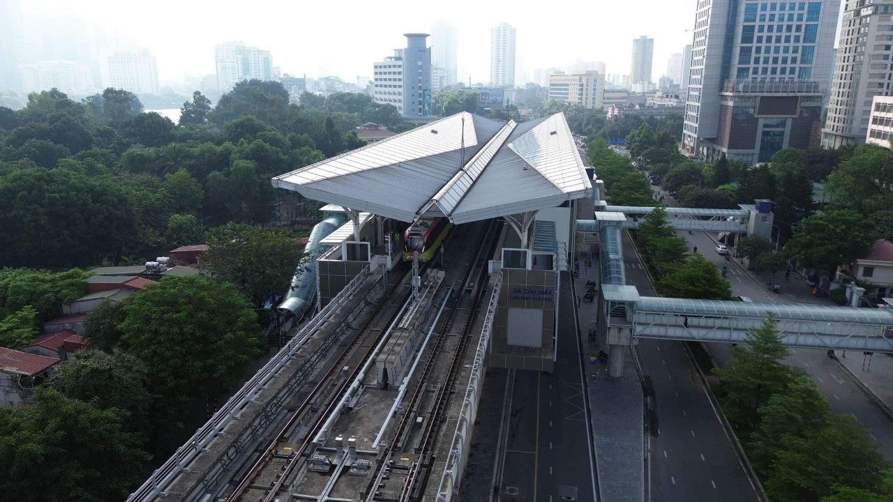 Metro Nhổn - ga Hà Nội bắt đầu đón những vị khách đầu tiên, nhiều trải nghiệm vô cùng thú vị!- Ảnh 5. Metro Nhổn - ga Hà Nội bắt đầu đón những vị khách đầu tiên, nhiều trải nghiệm vô cùng thú vị!- Ảnh 5.