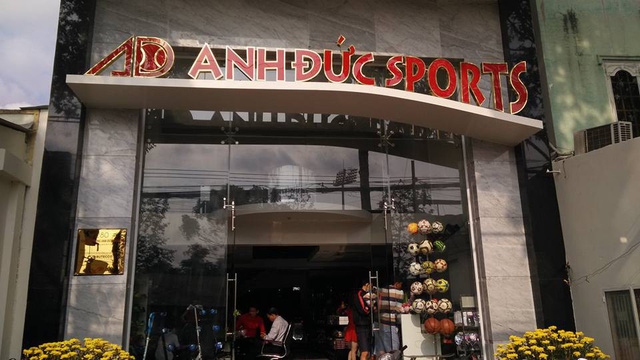 Cựu tiền đạo ĐTQG là “ông trùm” kinh doanh cơ ngơi tiền tỷ, chủ nhà hàng, khách sạn nhưng vẫn sống giản dị: 38 tuổi viên mãn “đủ đường” - Ảnh 3. Cựu tiền đạo ĐTQG là “ông trùm” kinh doanh cơ ngơi tiền tỷ, chủ nhà hàng, khách sạn nhưng vẫn sống giản dị: 38 tuổi viên mãn “đủ đường” - Ảnh 3.