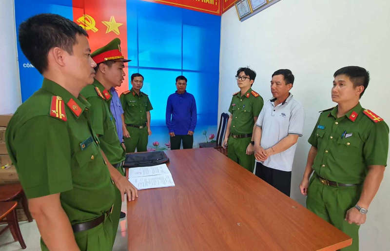 photo-1699968299624 photo-1699968299624