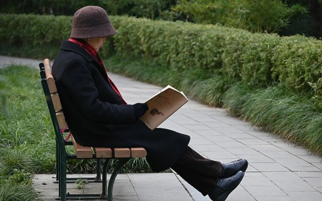 Nuôi cháu suốt 5 năm, tốn gần 100 triệu đồng, cụ bà U70 nhận về “tài sản” vô giá: Nhờ 1 câu nói của con gái mà sống hạnh phúc cả đời - Ảnh 1. Nuôi cháu suốt 5 năm, tốn gần 100 triệu đồng, cụ bà U70 nhận về “tài sản” vô giá: Nhờ 1 câu nói của con gái mà sống hạnh phúc cả đời - Ảnh 1.