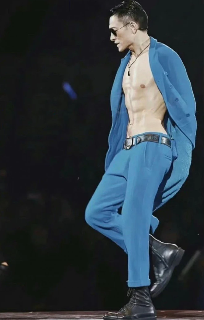 photo-1702204921935 photo-1702204921935