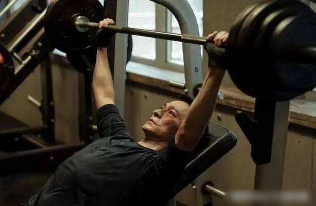 photo-1702204923464 photo-1702204923464