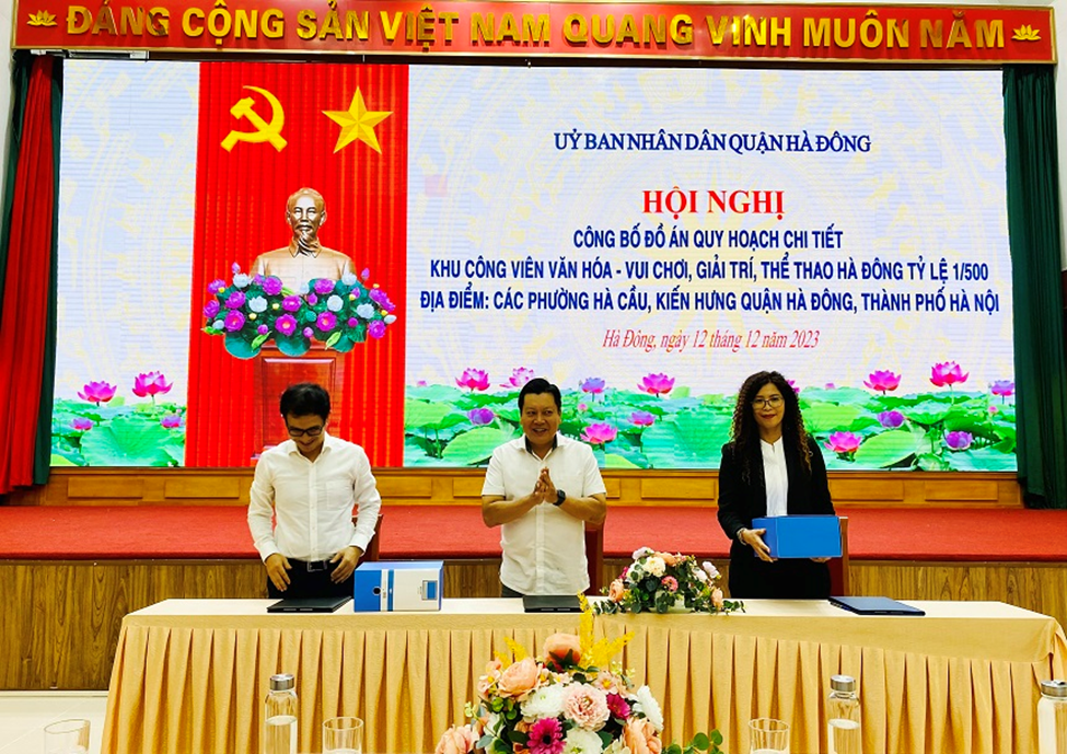 photo-1702536235539 photo-1702536235539