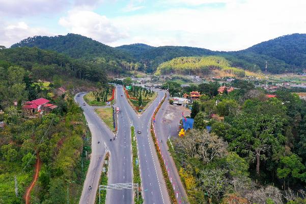 photo-1701665886671 photo-1701665886671