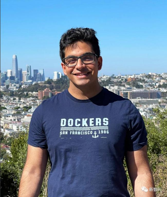 photo-1701698555698 photo-1701698555698