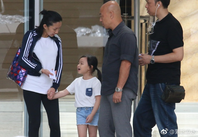 photo-1702010537562 photo-1702010537562