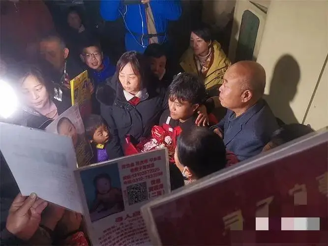 Lơ là 10 phút đã mất con trai, vợ chồng nghèo quyết trở thành tỷ phú: 25 năm sau gia đình đoàn tụ theo một cách bất ngờ - Ảnh 3.