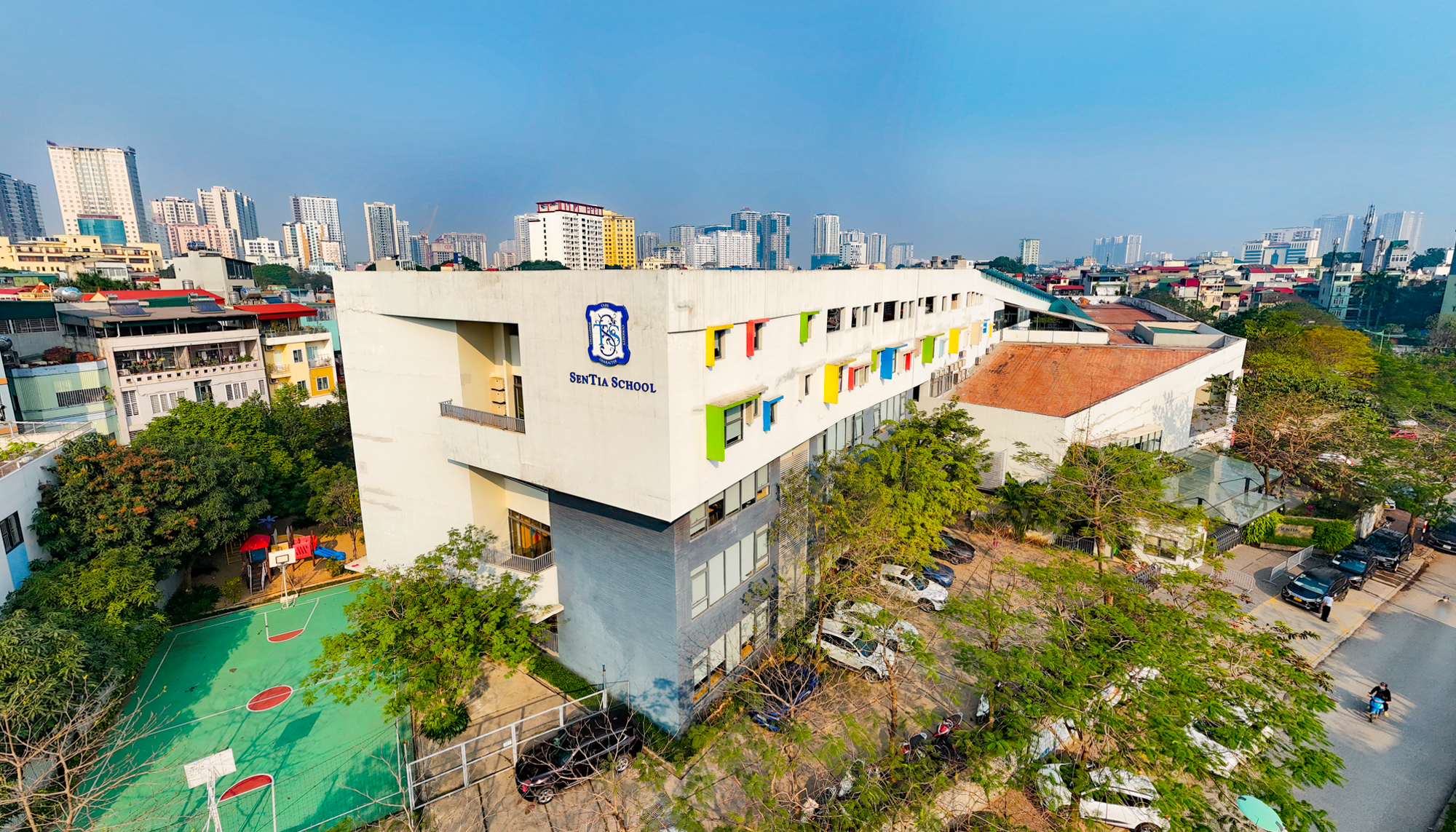Trường liên cấp từng đạt giải kiến trúc quốc gia, nằm giữa Thủ đô nhưng tràn ngập cây xanh và ánh nắng- Ảnh 1. Trường liên cấp từng đạt giải kiến trúc quốc gia, nằm giữa Thủ đô nhưng tràn ngập cây xanh và ánh nắng- Ảnh 1.