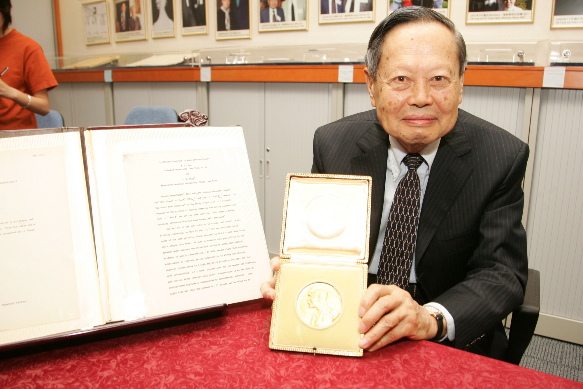 Bí quyết sống thọ của giáo sư 101 tuổi từng đạt Nobel: Không phải tập thể dục hay uống nước, mà là 4 điều này- Ảnh 1.
