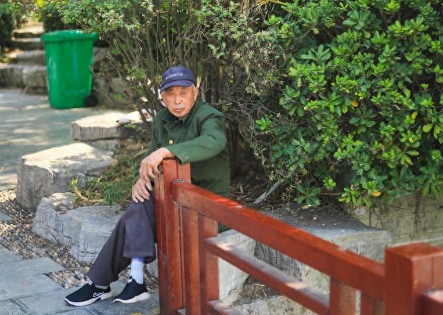 Cụ ông 66 tuổi được cháu trai đối đãi ân cần như bố ruột, sau cơn bạo bệnh liền sắm ngay một chiếc két sắt: Tên người thừa kế gây bất ngờ- Ảnh 1. Cụ ông 66 tuổi được cháu trai đối đãi ân cần như bố ruột, sau cơn bạo bệnh liền sắm ngay một chiếc két sắt: Tên người thừa kế gây bất ngờ- Ảnh 1.