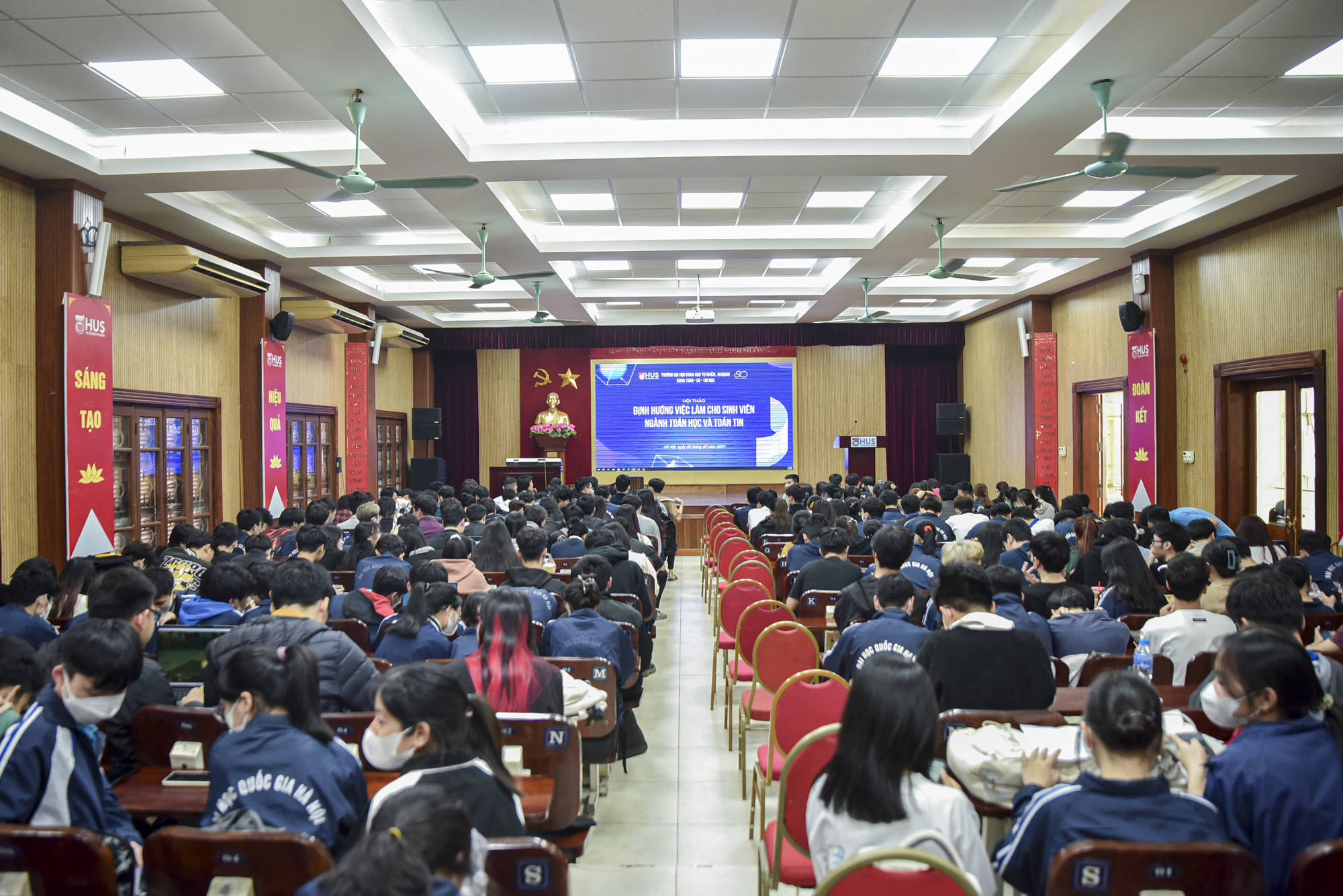 Trường ĐH có hội trường trăm tuổi đẹp như cung điện, cho học sinh THPT học trước chương trình, giảm xác suất Trường ĐH có hội trường trăm tuổi đẹp như cung điện, cho học sinh THPT học trước chương trình, giảm xác suất