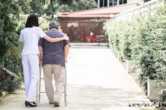 Sau 3 năm chăm bố U85, tôi quyết đưa ông vào viện dưỡng lão: Cả làng nói là bất hiếu nhưng bố lại vui ra mặt- Ảnh 2. Sau 3 năm chăm bố U85, tôi quyết đưa ông vào viện dưỡng lão: Cả làng nói là bất hiếu nhưng bố lại vui ra mặt- Ảnh 2.