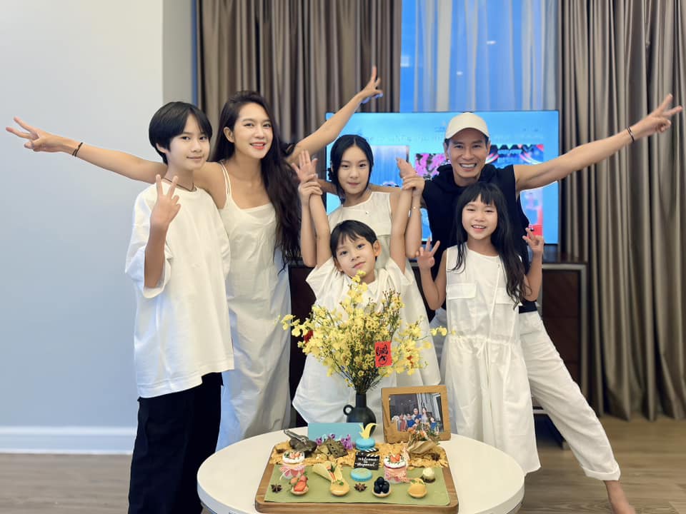 Tiểu thư Hà thành sinh 4 con cho đại gia điện ảnh U60, sống giản dị trong biệt thự bề thế ở TP.HCM, thu nhập vài trăm tỷ/năm- Ảnh 6.