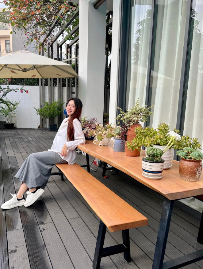 Tiểu thư Hà thành sinh 4 con cho đại gia điện ảnh U60, sống giản dị trong biệt thự bề thế ở TP.HCM, thu nhập vài trăm tỷ/năm- Ảnh 12.
