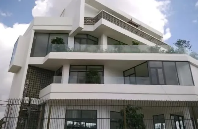 Tiểu thư Hà thành sinh 4 con cho đại gia điện ảnh U60, sống giản dị trong biệt thự bề thế ở TP.HCM, thu nhập vài trăm tỷ/năm- Ảnh 8.