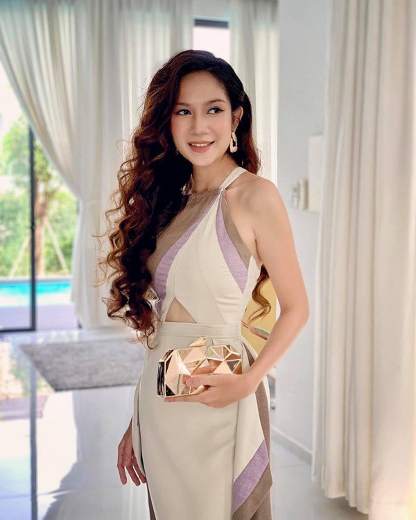 Tiểu thư Hà thành sinh 4 con cho đại gia điện ảnh U60, sống giản dị trong biệt thự bề thế ở TP.HCM, thu nhập vài trăm tỷ/năm- Ảnh 1.