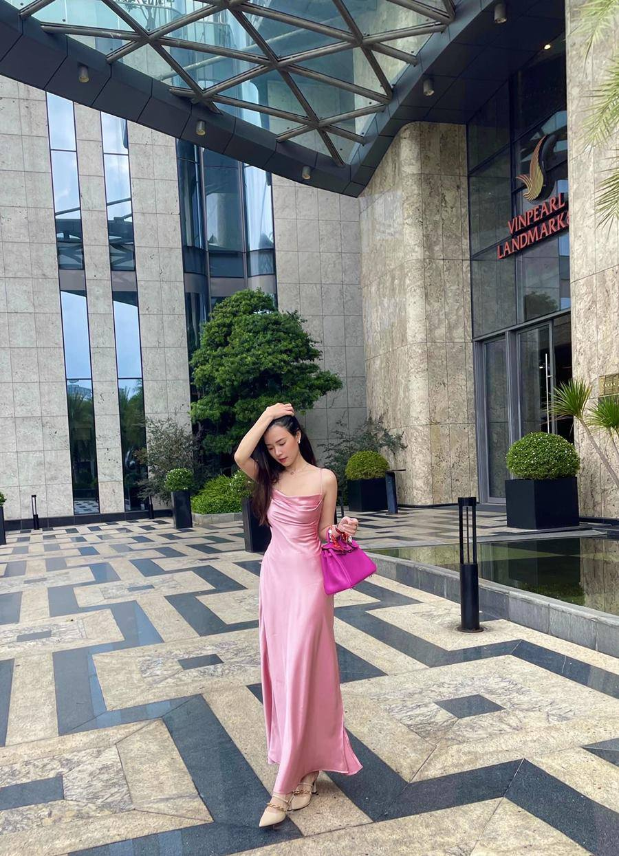 8x đạt Á khoa kép bậc ĐH lẫn Thạc sĩ, còn là “bà trùm” sổ đỏ, livestream bán đất cháy hàng: Suýt cưới thiếu gia Sài Thành, U40 vẫn độc thân- Ảnh 11.
