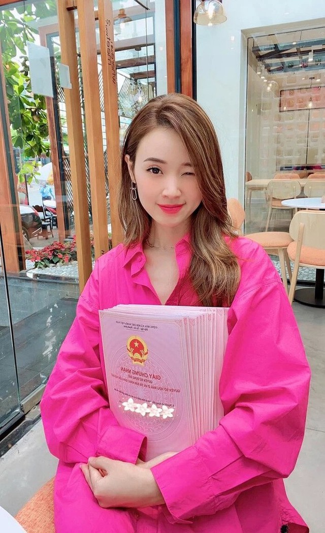 8x đạt Á khoa kép bậc ĐH lẫn Thạc sĩ, còn là “bà trùm” sổ đỏ, livestream bán đất cháy hàng: Suýt cưới thiếu gia Sài Thành, U40 vẫn độc thân- Ảnh 4.