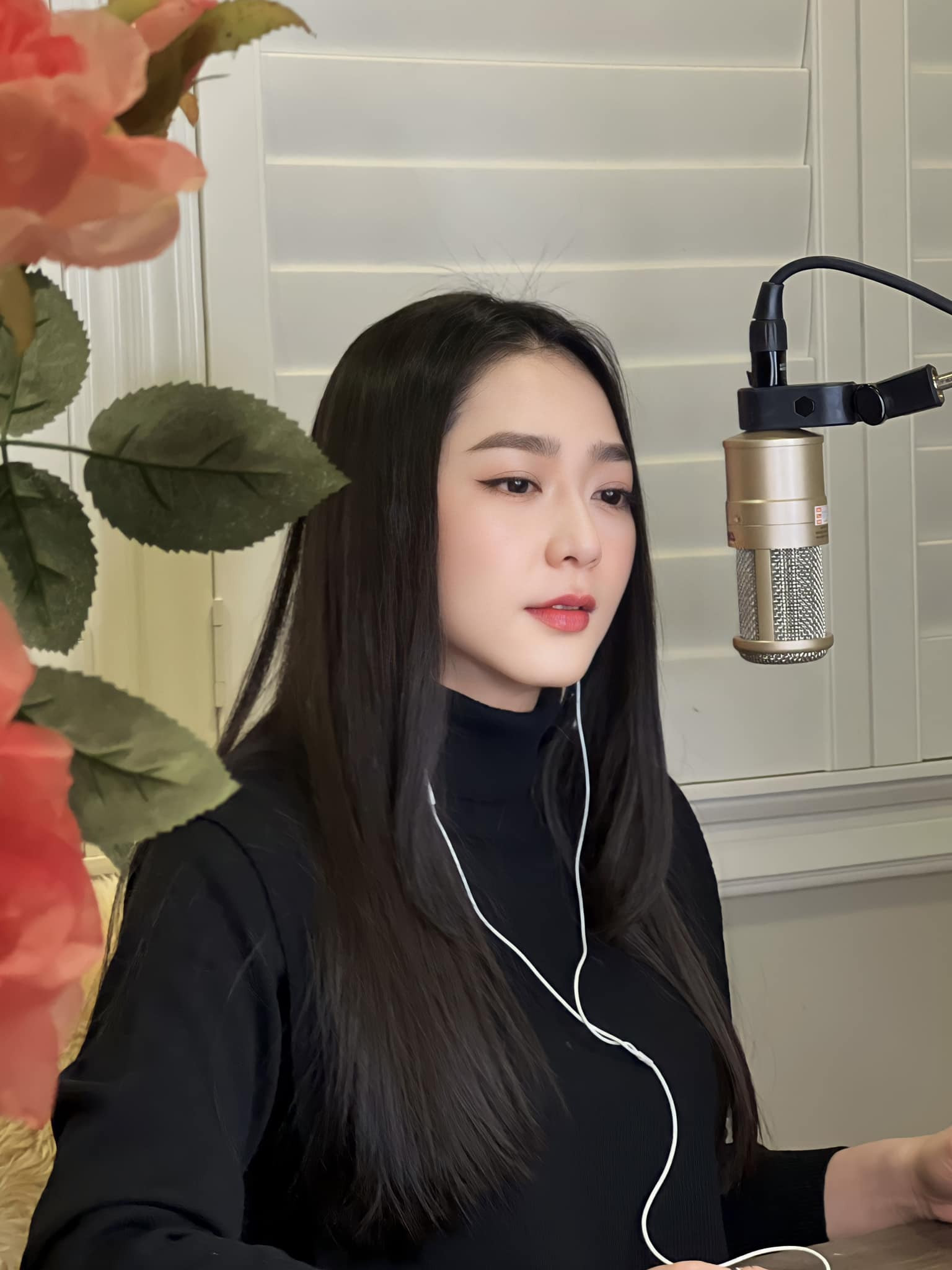 Nữ ca sĩ kết hôn đại gia hơn 13 tuổi vỏn vẹn 1 năm: Hậu chia tay sống bình dị trong cơ ngơi 600m2 ở Mỹ, vướng tin đồn hẹn hò Quang Lê- Ảnh 2.