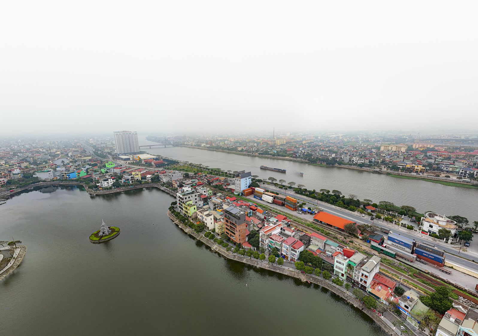 Tỉnh có ít huyện nhất cả nước thu ngân sách bằng 6 tỉnh cộng lại, định hướng trở thành thành phố trực thuộc Trung ương- Ảnh 2. Tỉnh có ít huyện nhất cả nước thu ngân sách bằng 6 tỉnh cộng lại, định hướng trở thành thành phố trực thuộc Trung ương- Ảnh 2.