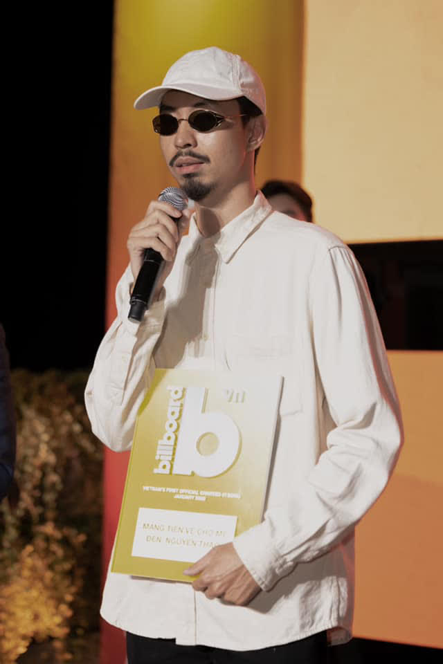 Rapper sở hữu loạt MV triệu view, khiến làng nhạc Việt Rapper sở hữu loạt MV triệu view, khiến làng nhạc Việt