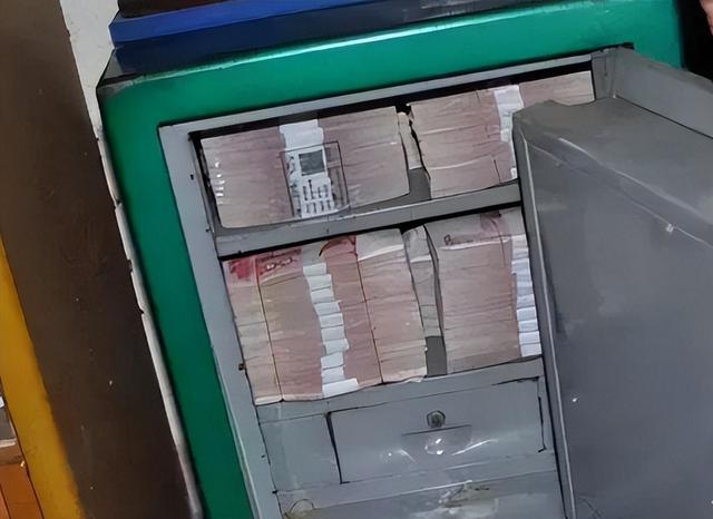 Người phụ nữ mang thai không đi làm vẫn có 1,3 tỷ tiêu xài, cảnh sát ập đến nhà thì chứng kiến hiện trường gây sốc: Đường dây tội phạm hơn 52 nghìn tỷ bị triệt phá- Ảnh 2. Người phụ nữ mang thai không đi làm vẫn có 1,3 tỷ tiêu xài, cảnh sát ập đến nhà thì chứng kiến hiện trường gây sốc: Đường dây tội phạm hơn 52 nghìn tỷ bị triệt phá- Ảnh 2.