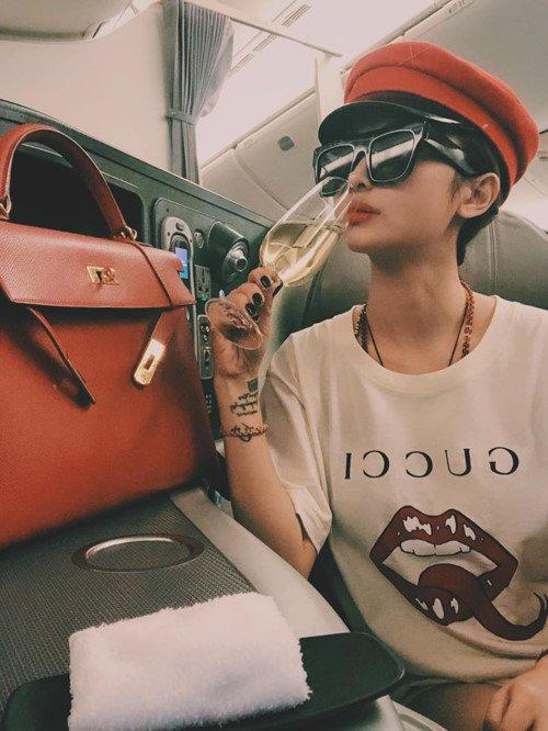 Vợ đại gia có nhiều siêu xe nhất nhì Việt Nam: Cuộc sống sang chảnh không ai bằng, sở hữu chiếc đồng hồ cả thế giới chỉ có 7 chiếc- Ảnh 9.