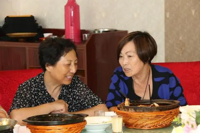 Họp lớp sau 40 năm ra trường, chỉ 7/35 người có mặt: Bạn cũ từng học kém nhất âm thầm thanh toán tất cả, tiết lộ 1 câu chuyện khiến ai cũng nể- Ảnh 1. Họp lớp sau 40 năm ra trường, chỉ 7/35 người có mặt: Bạn cũ từng học kém nhất âm thầm thanh toán tất cả, tiết lộ 1 câu chuyện khiến ai cũng nể- Ảnh 1.