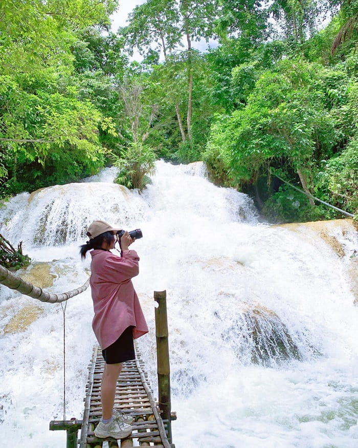 Nằm trong khu bảo tồn thiên nhiên Pù Luông, 1 địa điểm là Nằm trong khu bảo tồn thiên nhiên Pù Luông, 1 địa điểm là