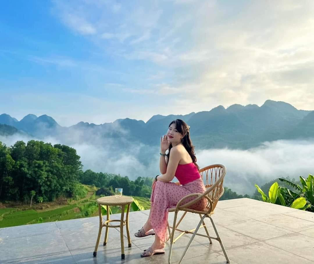 Nằm trong khu bảo tồn thiên nhiên Pù Luông, 1 địa điểm là Nằm trong khu bảo tồn thiên nhiên Pù Luông, 1 địa điểm là