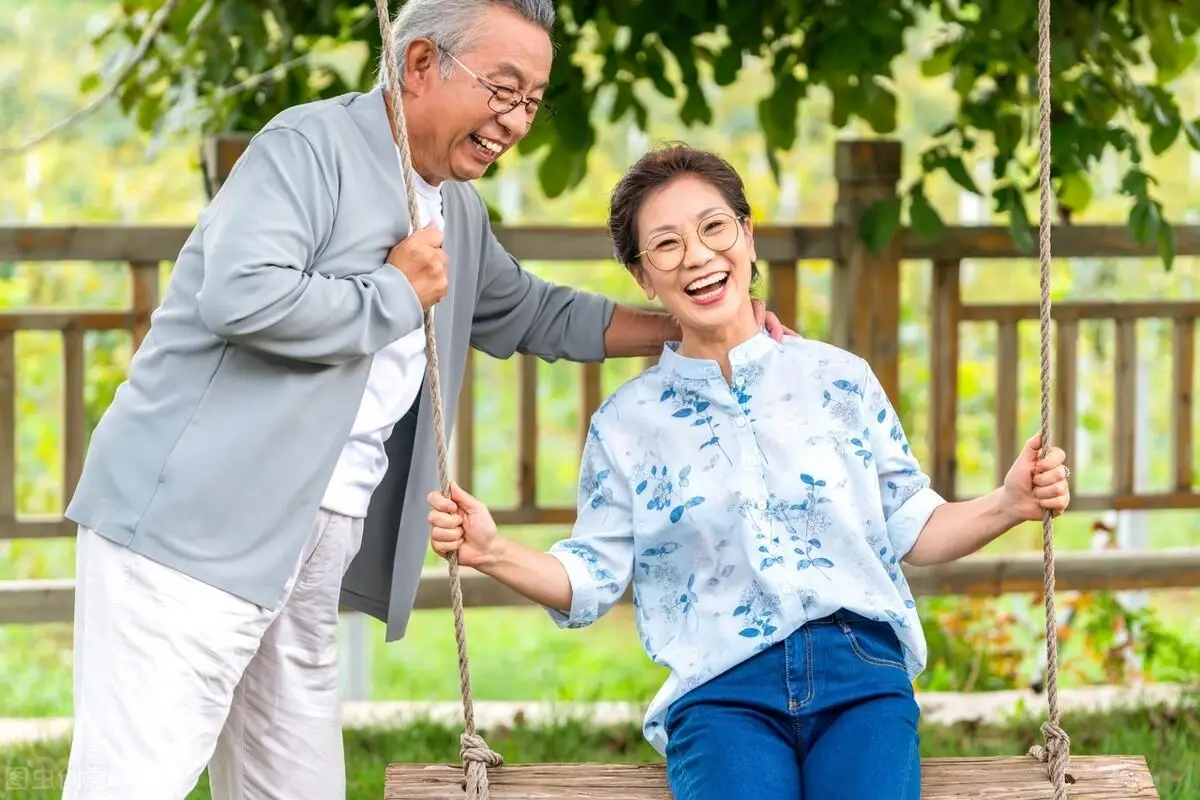 Có lương hưu cao, 3 tỷ tiền tiết kiệm và 1 căn nhà nhưng tôi sống không vui: Nhìn sang nhà hàng xóm ít tiền mà chỉ biết ước- Ảnh 2. Có lương hưu cao, 3 tỷ tiền tiết kiệm và 1 căn nhà nhưng tôi sống không vui: Nhìn sang nhà hàng xóm ít tiền mà chỉ biết ước- Ảnh 2.