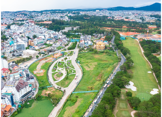 photo-1716456356435 photo-1716456356435