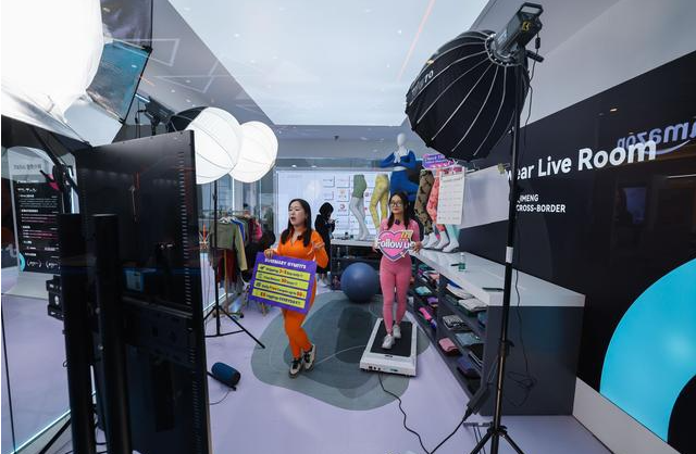 Cảnh sát giám sát phòng livestream có 400.000 mắt xem, 150.000 lượt thích chỉ trong 20 phút, phát hiện gian lận không thể chấp nhận- Ảnh 1. Cảnh sát giám sát phòng livestream có 400.000 mắt xem, 150.000 lượt thích chỉ trong 20 phút, phát hiện gian lận không thể chấp nhận- Ảnh 1.
