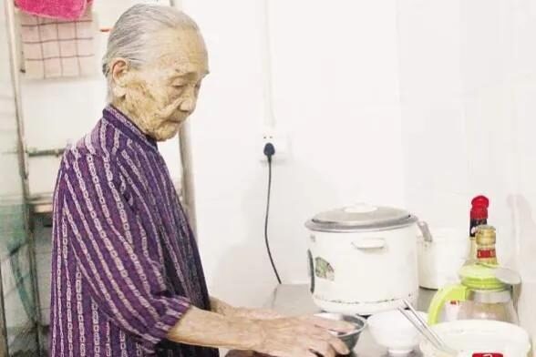 Cụ bà sống thọ 110 tuổi nhờ 4 thói quen đơn giản, không phải tập thể dục- Ảnh 2. Cụ bà sống thọ 110 tuổi nhờ 4 thói quen đơn giản, không phải tập thể dục- Ảnh 2.